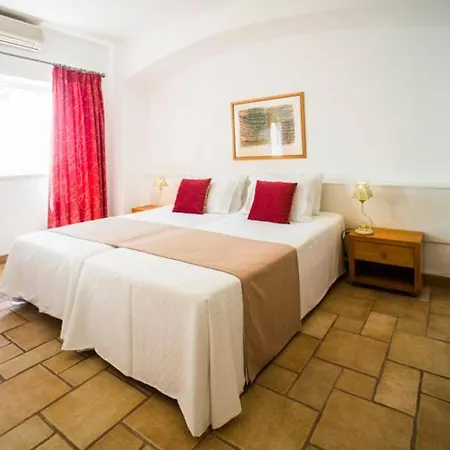 Sleeps 4 Air Con Wifi Villa