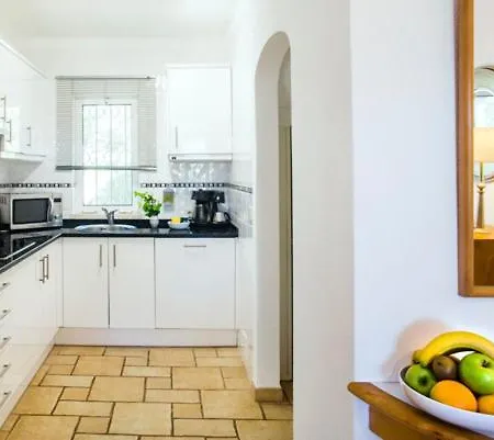 Sleeps 4 Air Con Wifi *